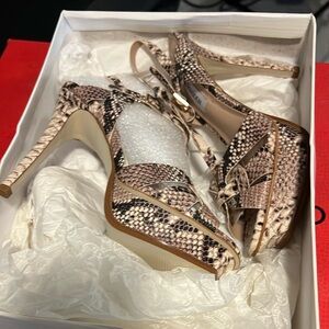 Steve Madden Black and Cream Platform Sandals